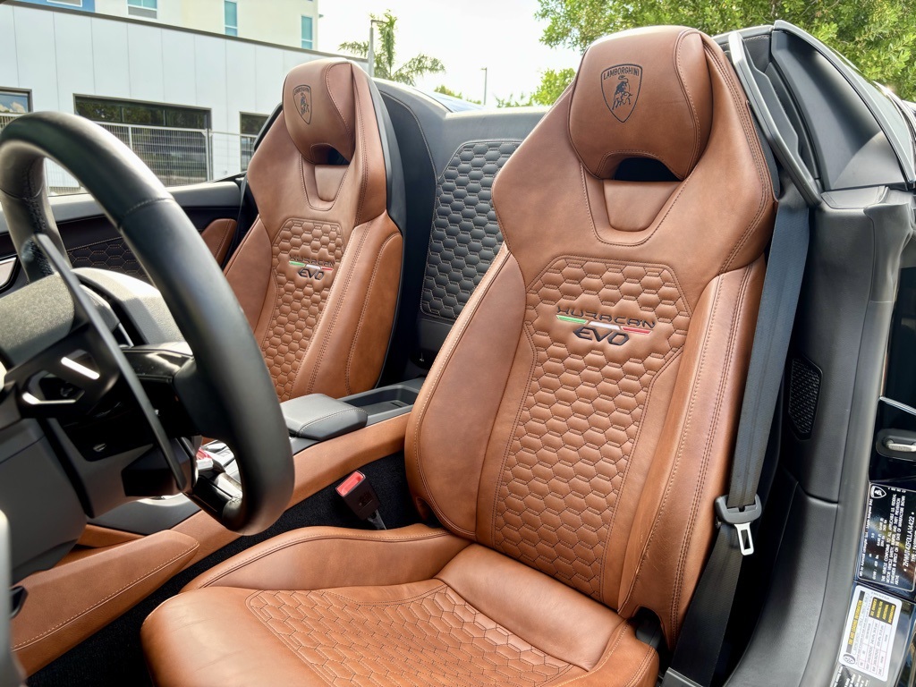 2020 Lamborghini Huracan Evo Base photo 20