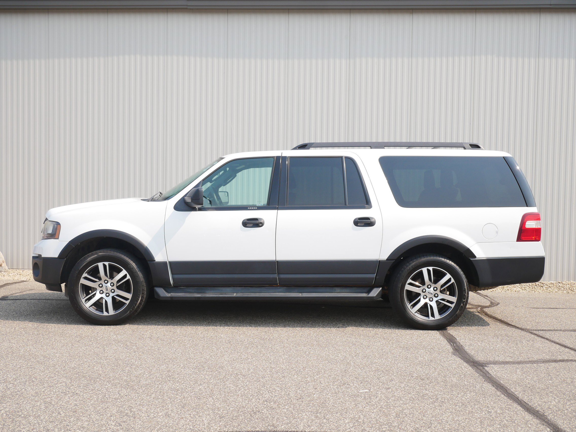 Used 2017 Ford Expedition XL with VIN 1FMJK1GT2HEA85471 for sale in Hastings, Minnesota