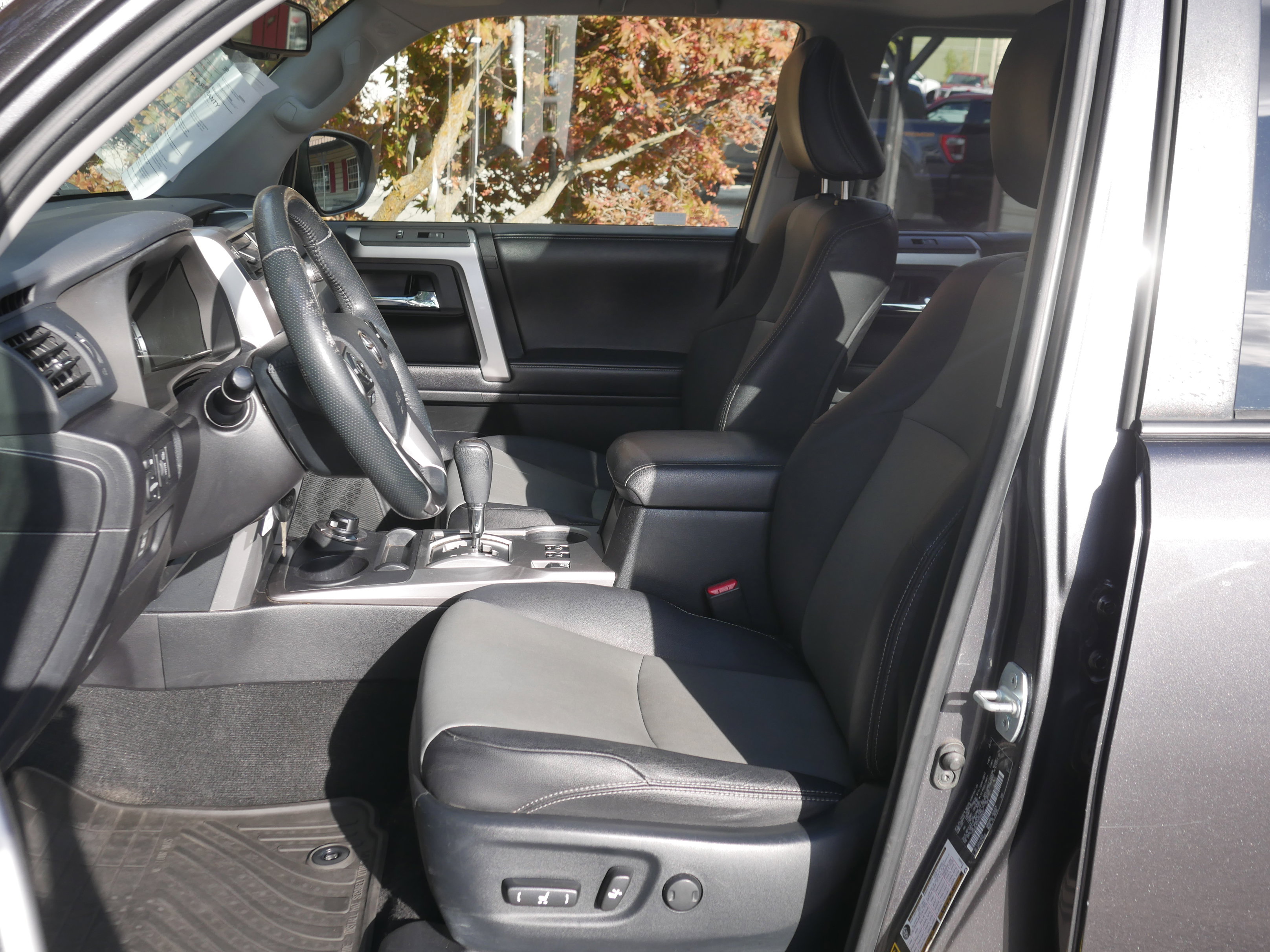 2016 Toyota 4Runner SR5 Premium photo 2