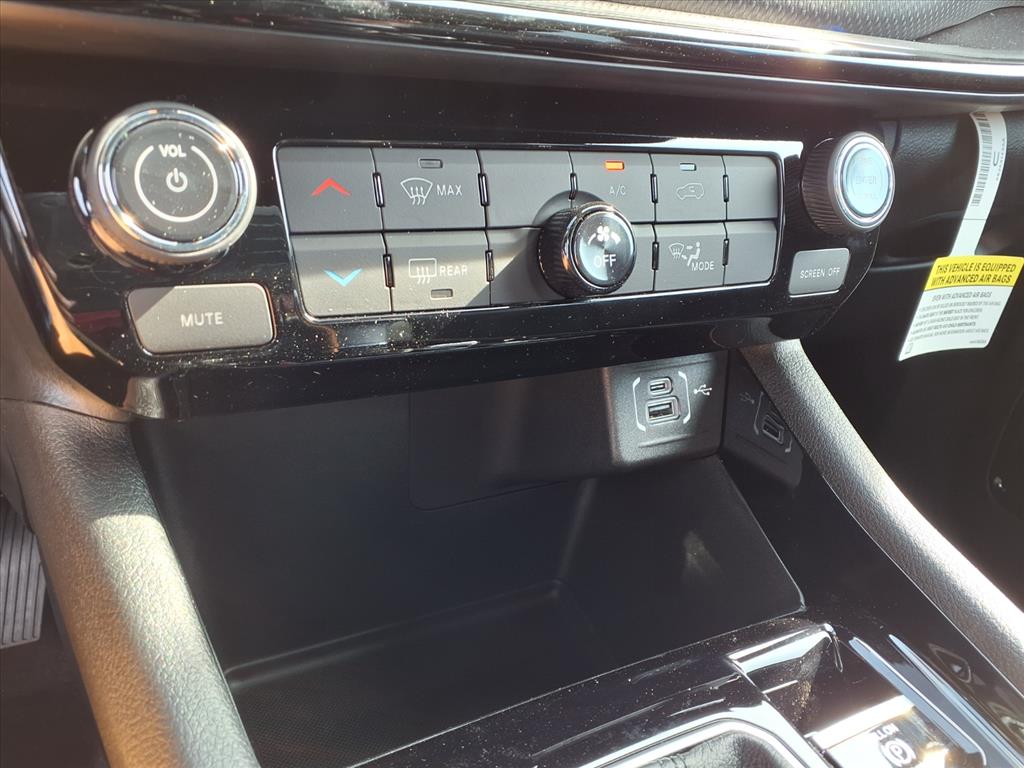 2026 Jeep Compass Latitude Altitude photo 8