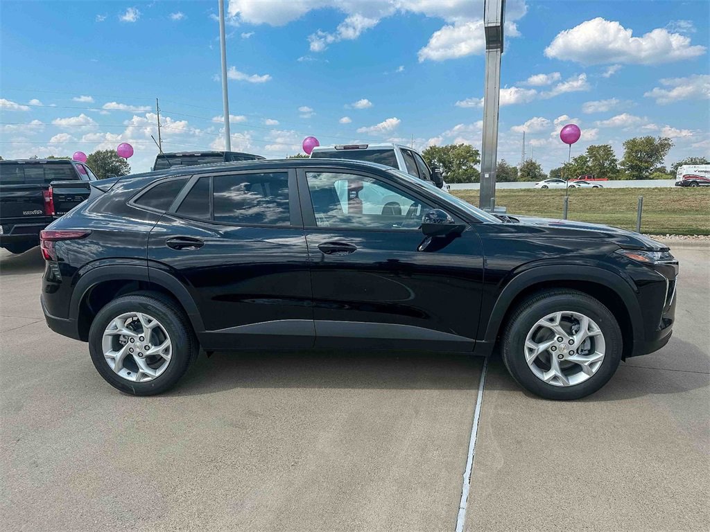 2026 Chevrolet Trax LS photo 4