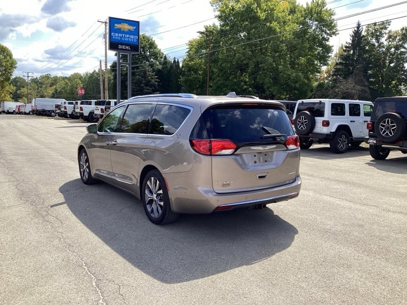 2018 Chrysler Pacifica Limited photo 5