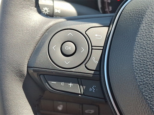 2025 Toyota RAV4 XLE photo 18