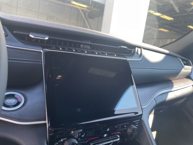 2025 Jeep Grand Cherokee Limited photo 13