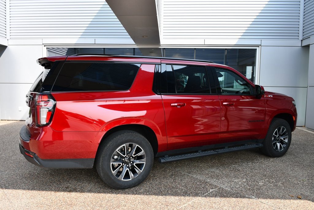 2023 Chevrolet Suburban Z71 photo 7