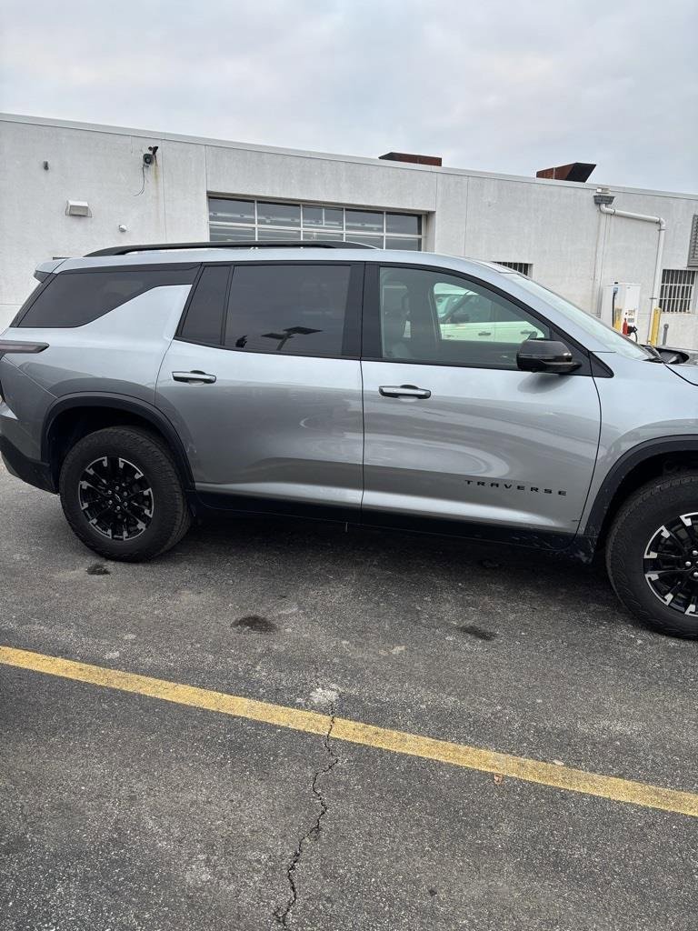 2025 CHEVROLET TRAVERSE - Image 2