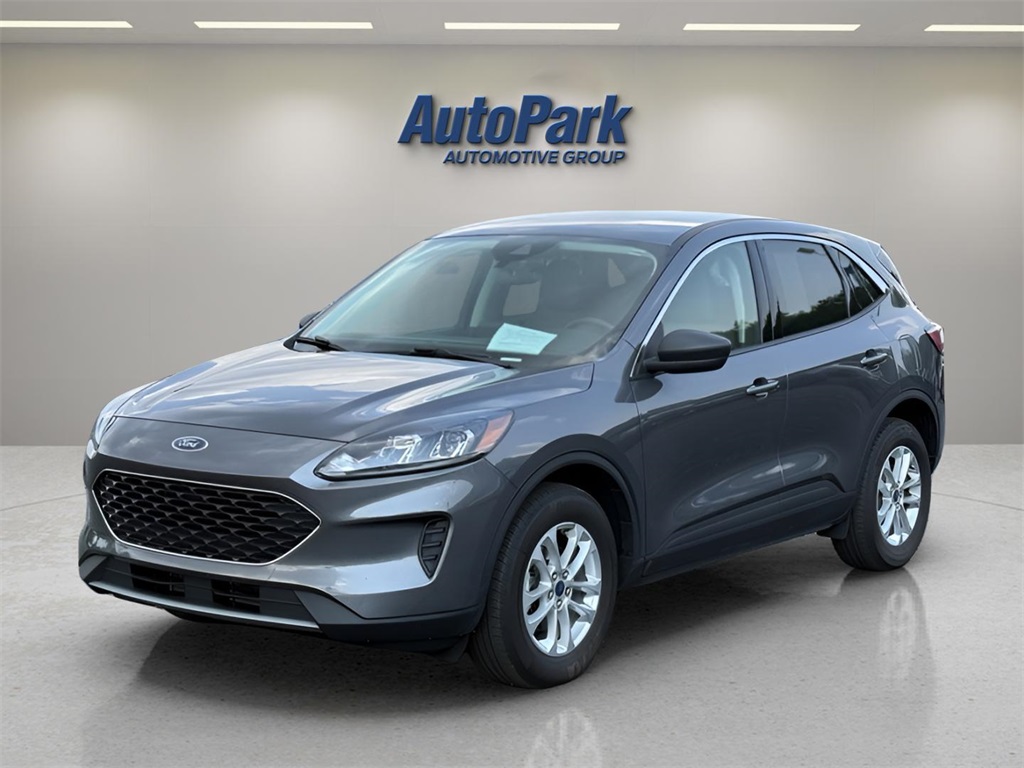 2022 Ford Escape SE photo 2