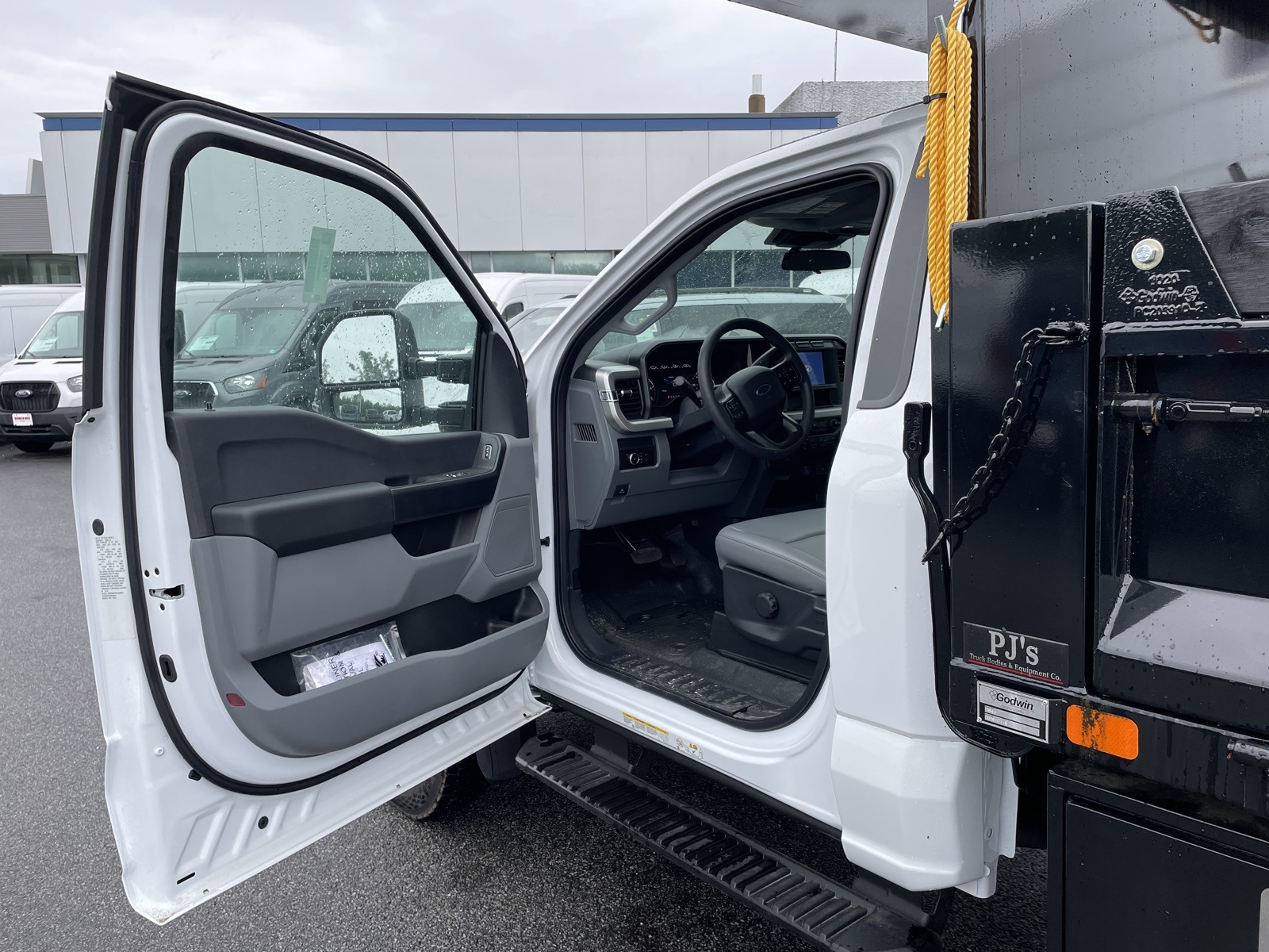 2024 Ford F-550 photo 16