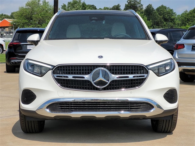 2025 Mercedes Benz GLC 300 photo 2