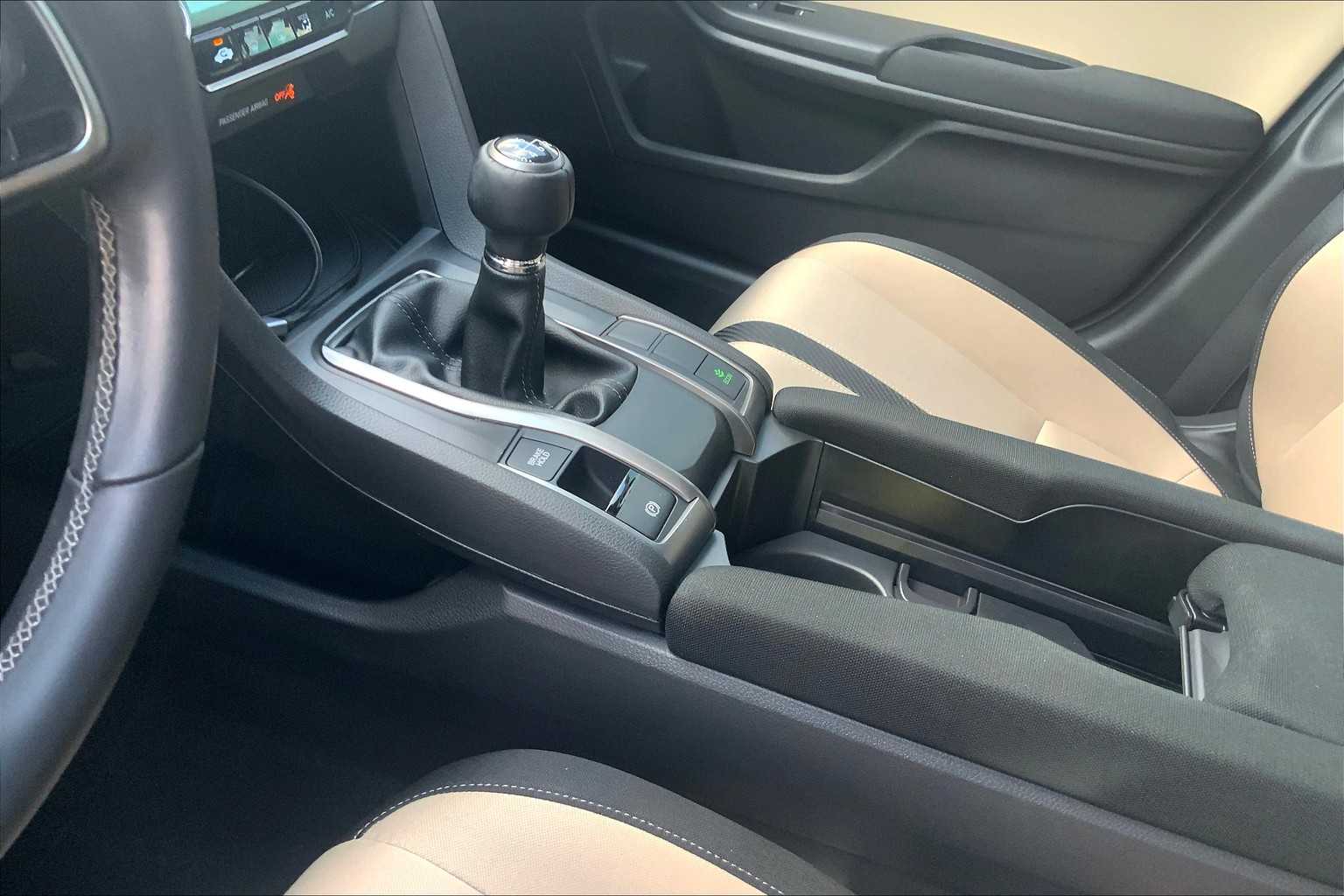 2018 Honda Civic Hatchback Sport photo 15