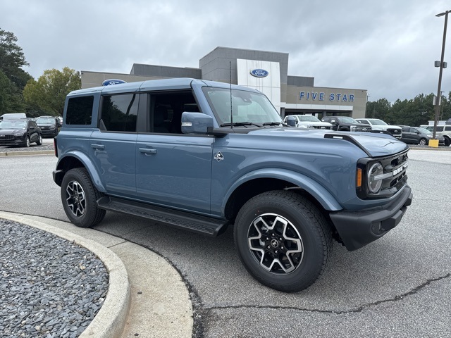 2025 Ford Bronco Outer Banks photo 2