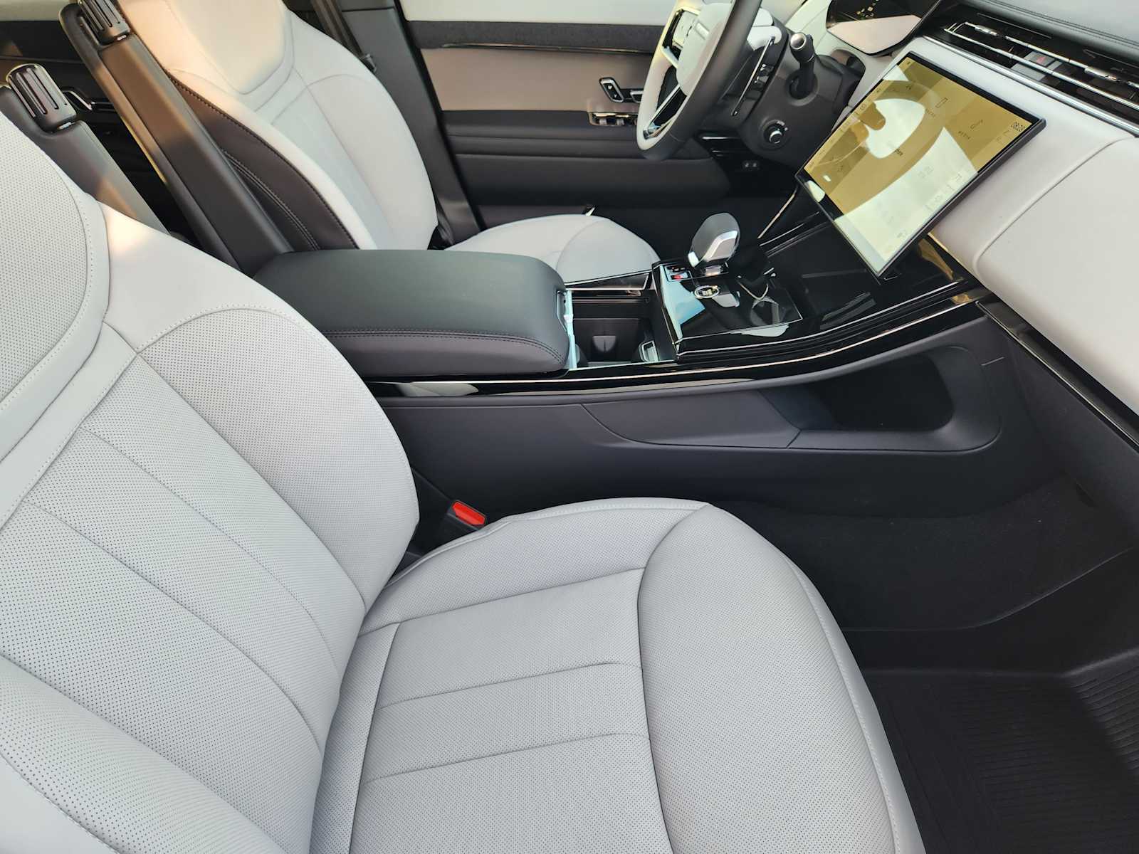 2025 Land Rover Range Rover Sport SE photo 9