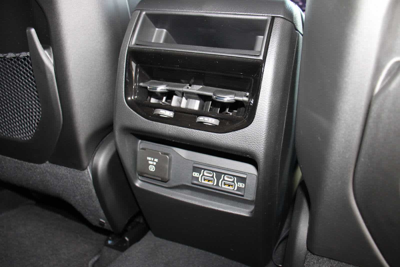 2025 Jeep Grand Cherokee Laredo Altitude photo 38