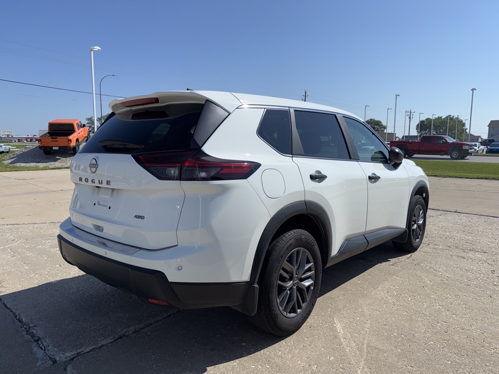 2024 Nissan Rogue S AWD photo 3