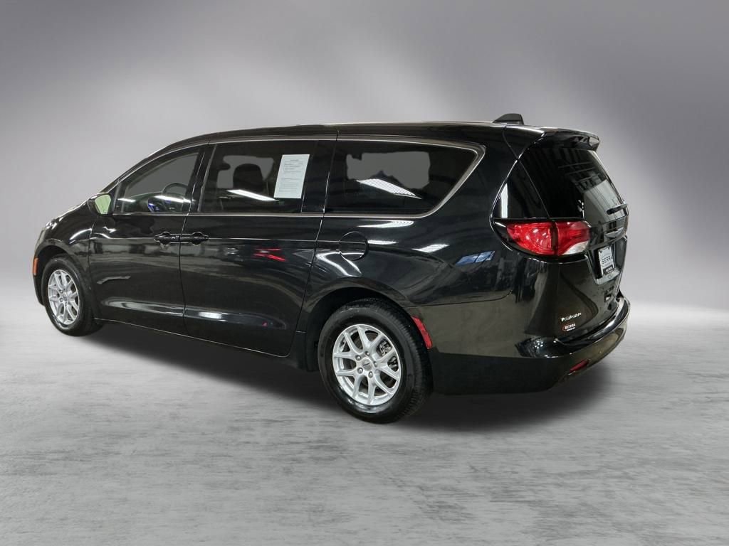 2023 Chrysler Voyager LX photo 2