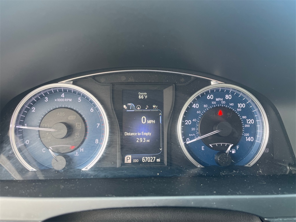 2017 Toyota Camry XLE photo 14