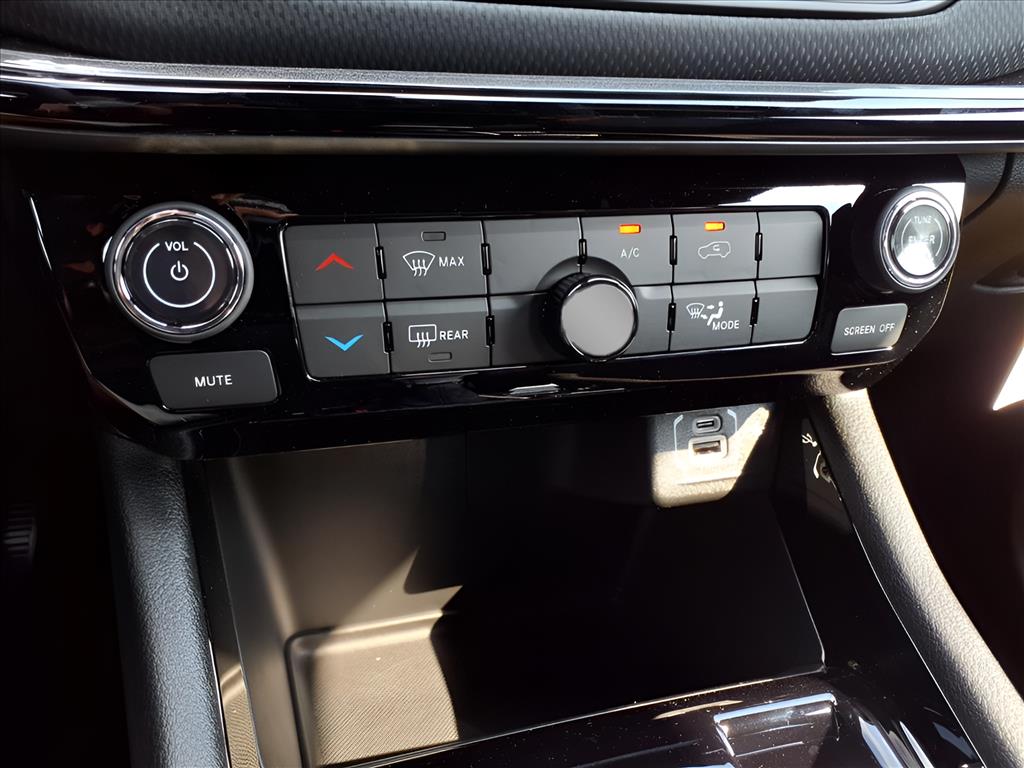 2026 Jeep Compass Latitude Altitude photo 9