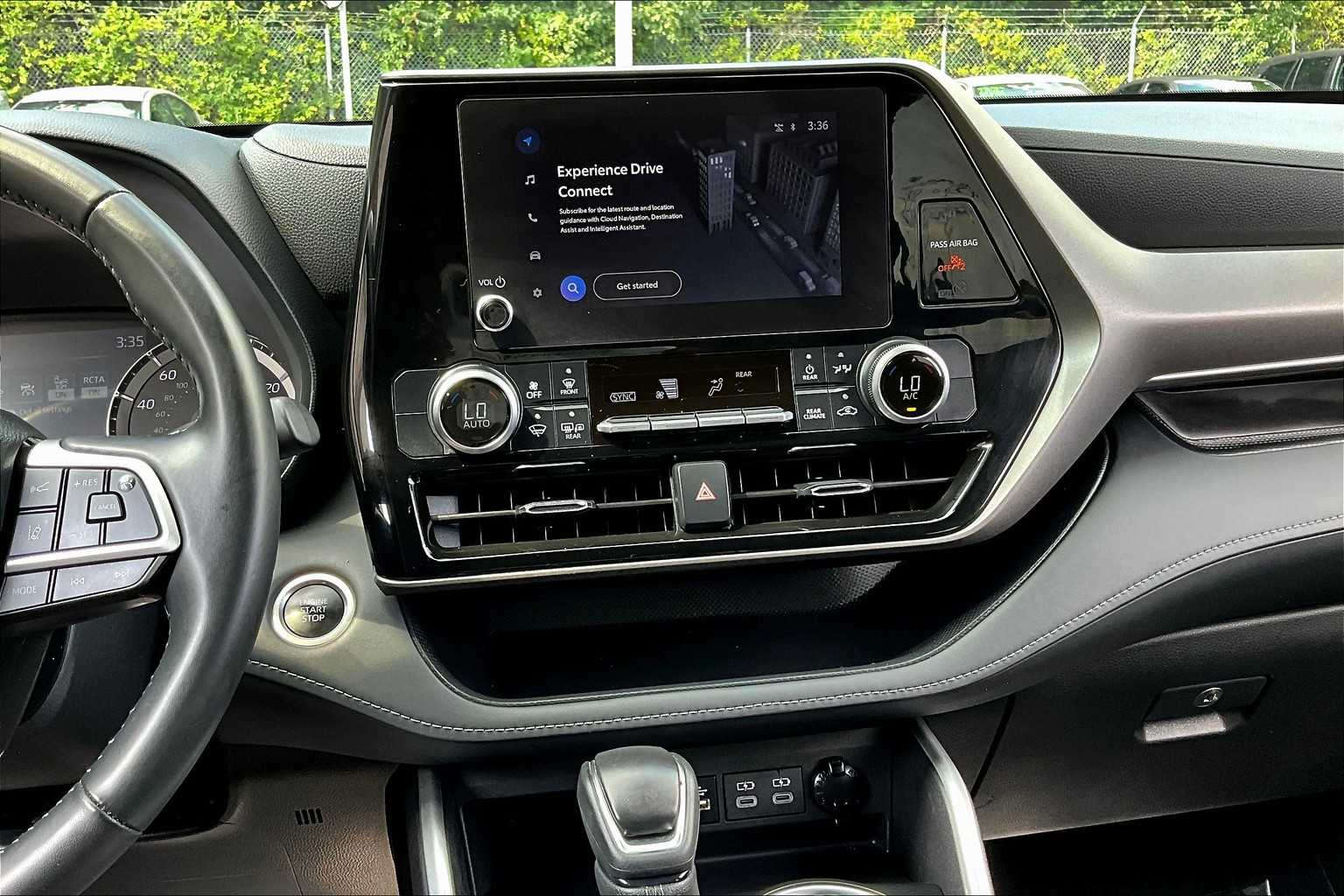 2024 Toyota Highlander LE photo 6
