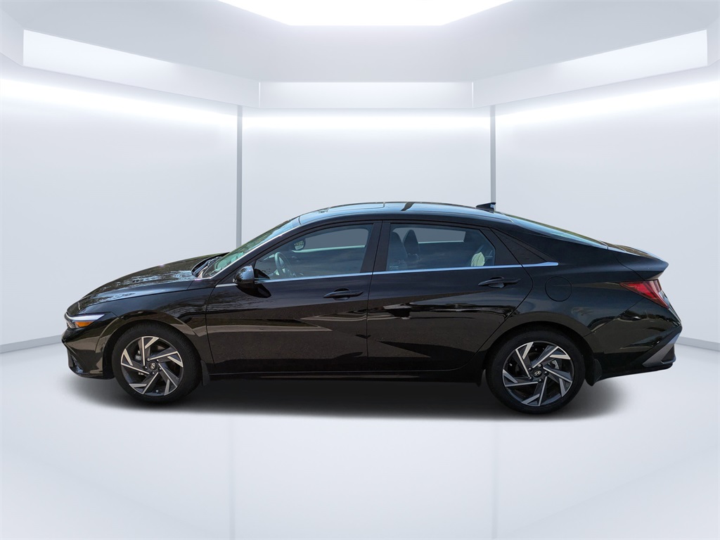 2024 Hyundai Elantra SEL Convenience photo 6