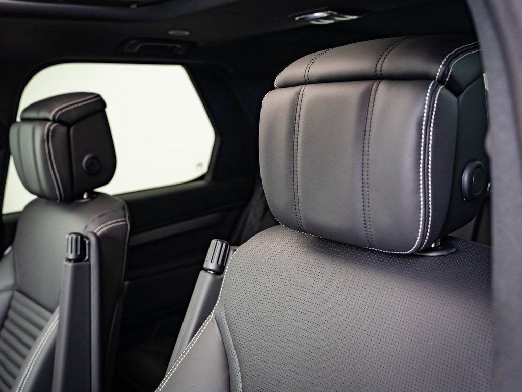 2025 Land Rover Discovery SE photo 14
