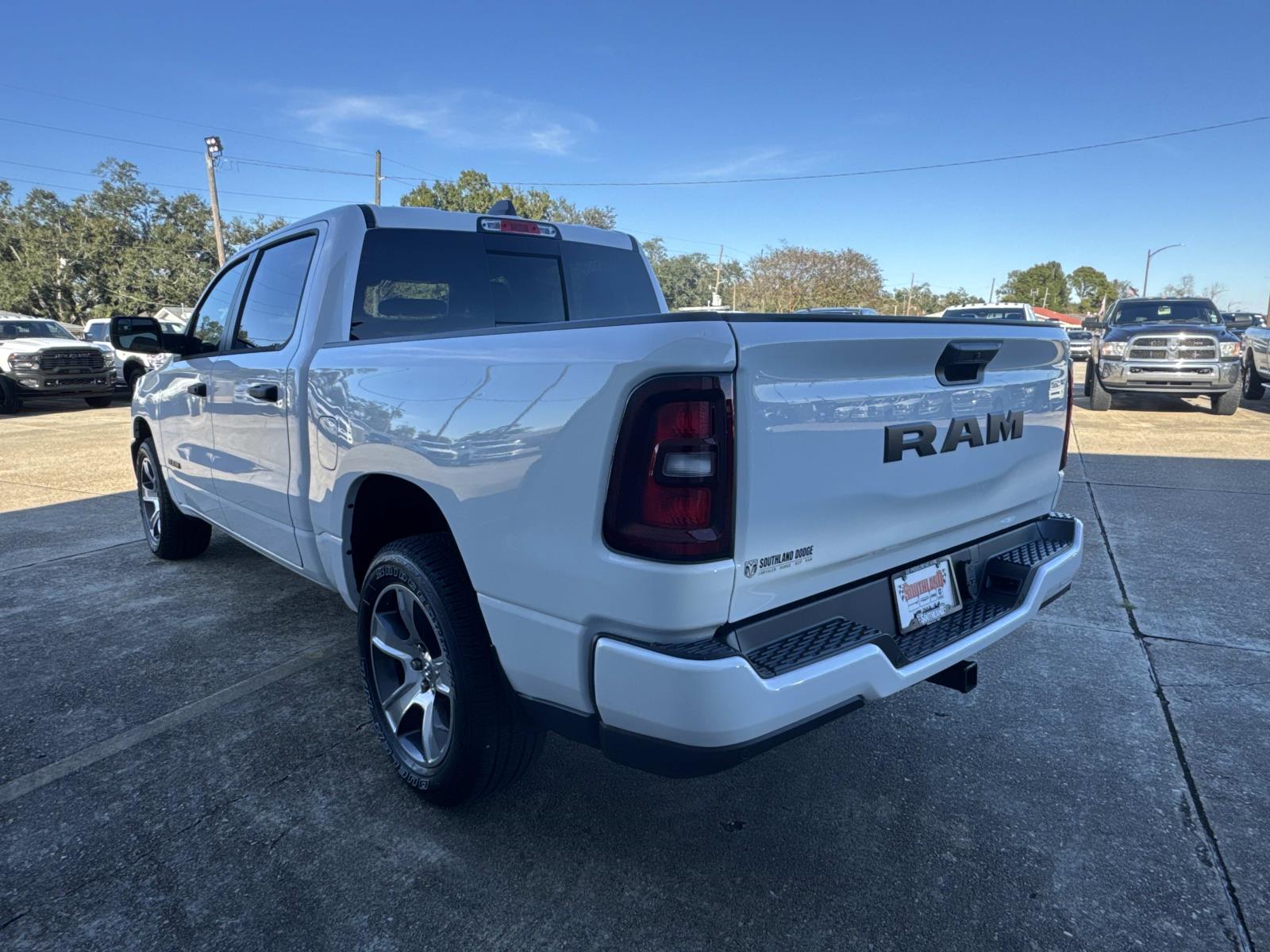 2025 Ram 1500 Tradesman photo 4