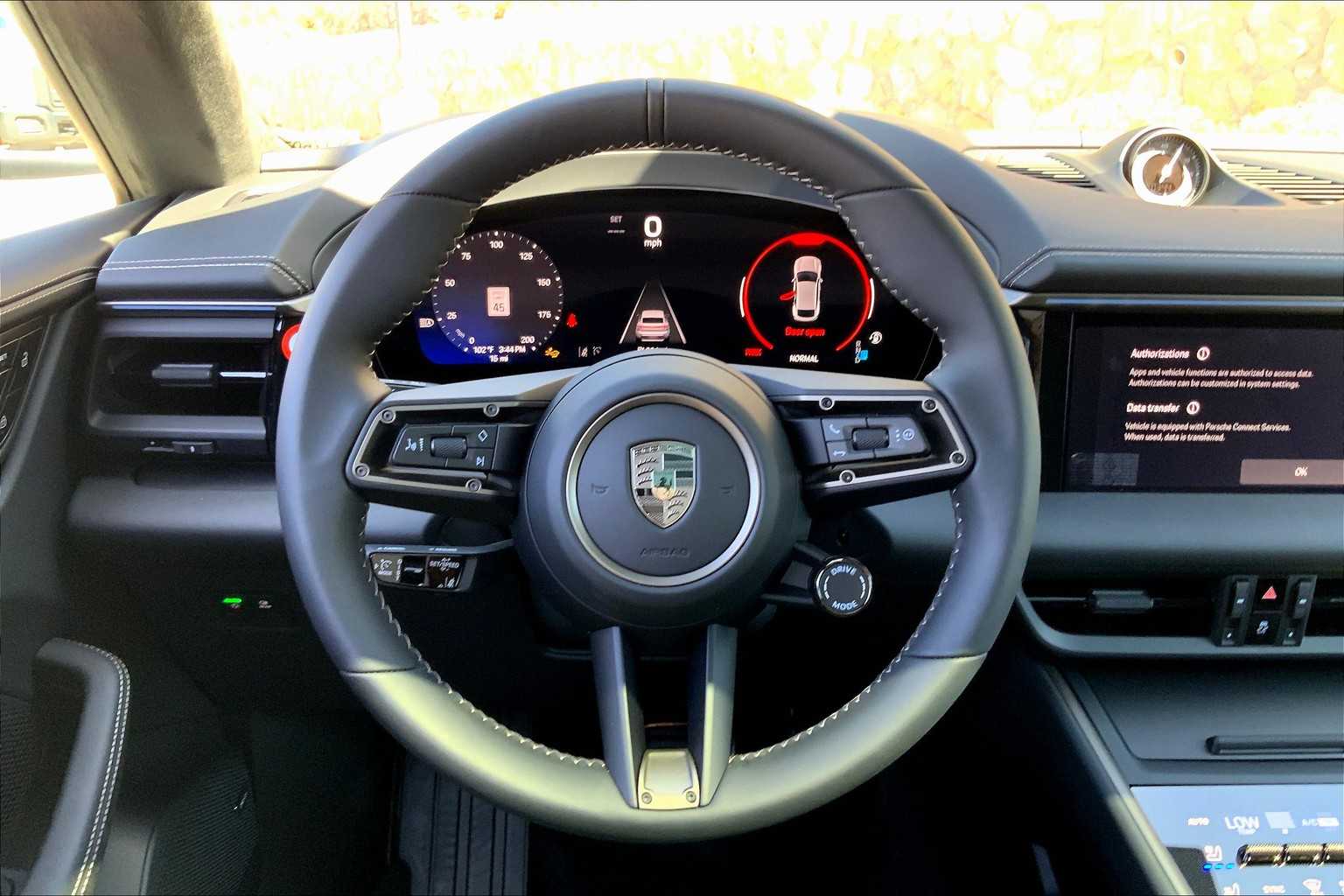 2025 Porsche Macan Electric Turbo photo 12