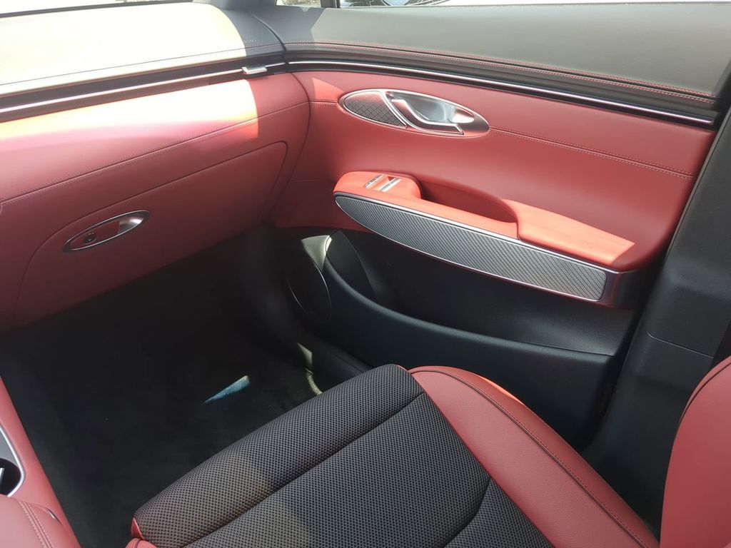 2025 Genesis GV70 2.5T Sport Prestige photo 16