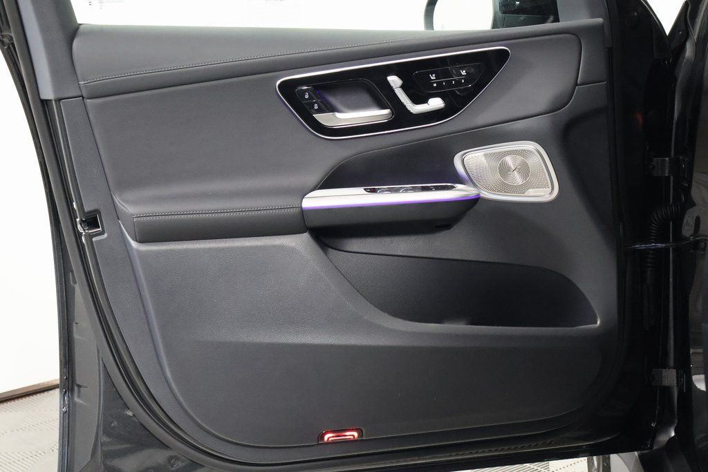 2026 Mercedes Benz GLC 300 photo 6
