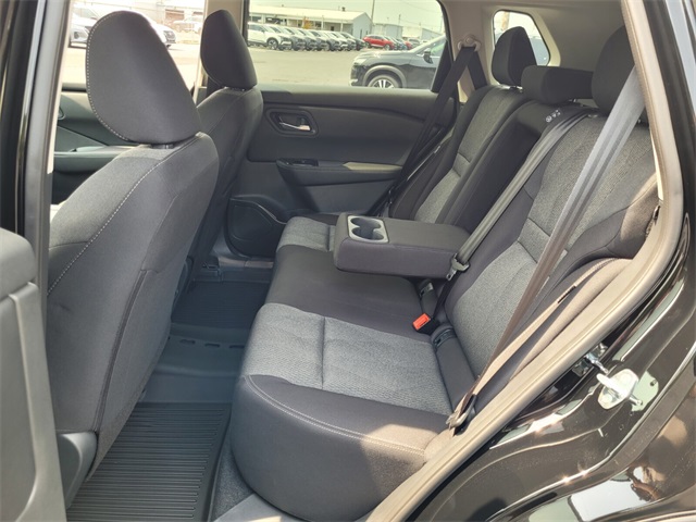 2025 Nissan Rogue SV photo 7