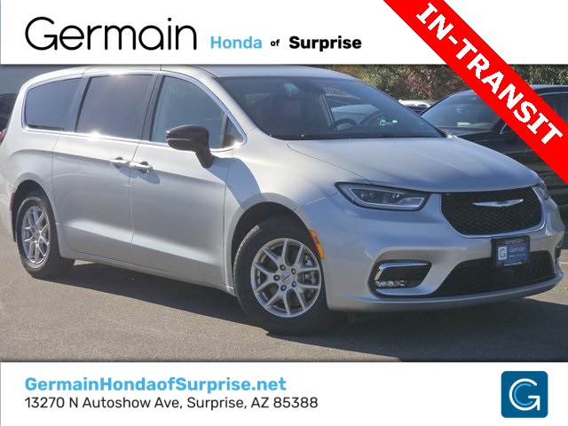 2024 Chrysler Pacifica Touring L's photo