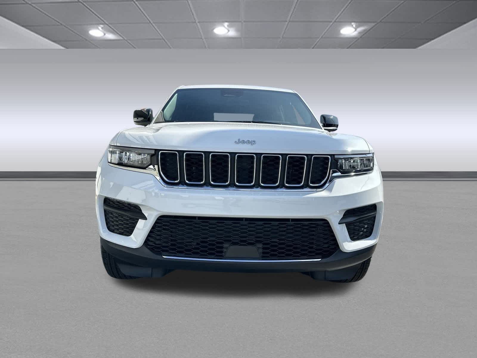 2025 Jeep Grand Cherokee Laredo X photo 2