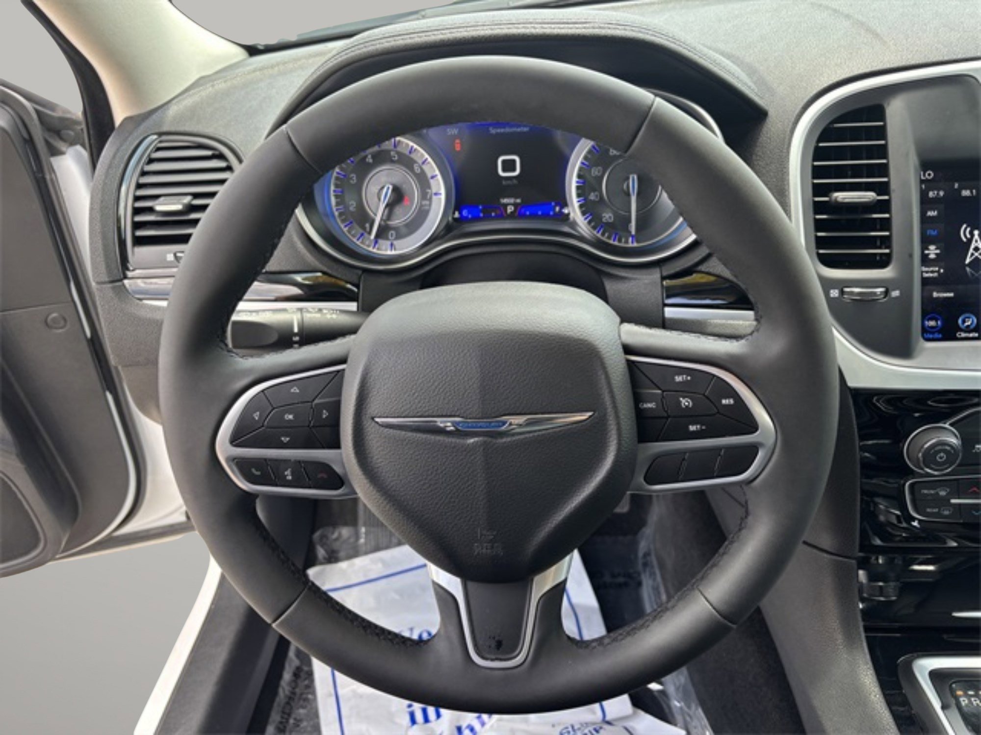2023 Chrysler 300 Touring L photo 15
