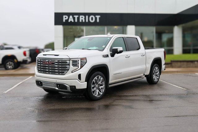 Used 2023 White GMC Denali image 2