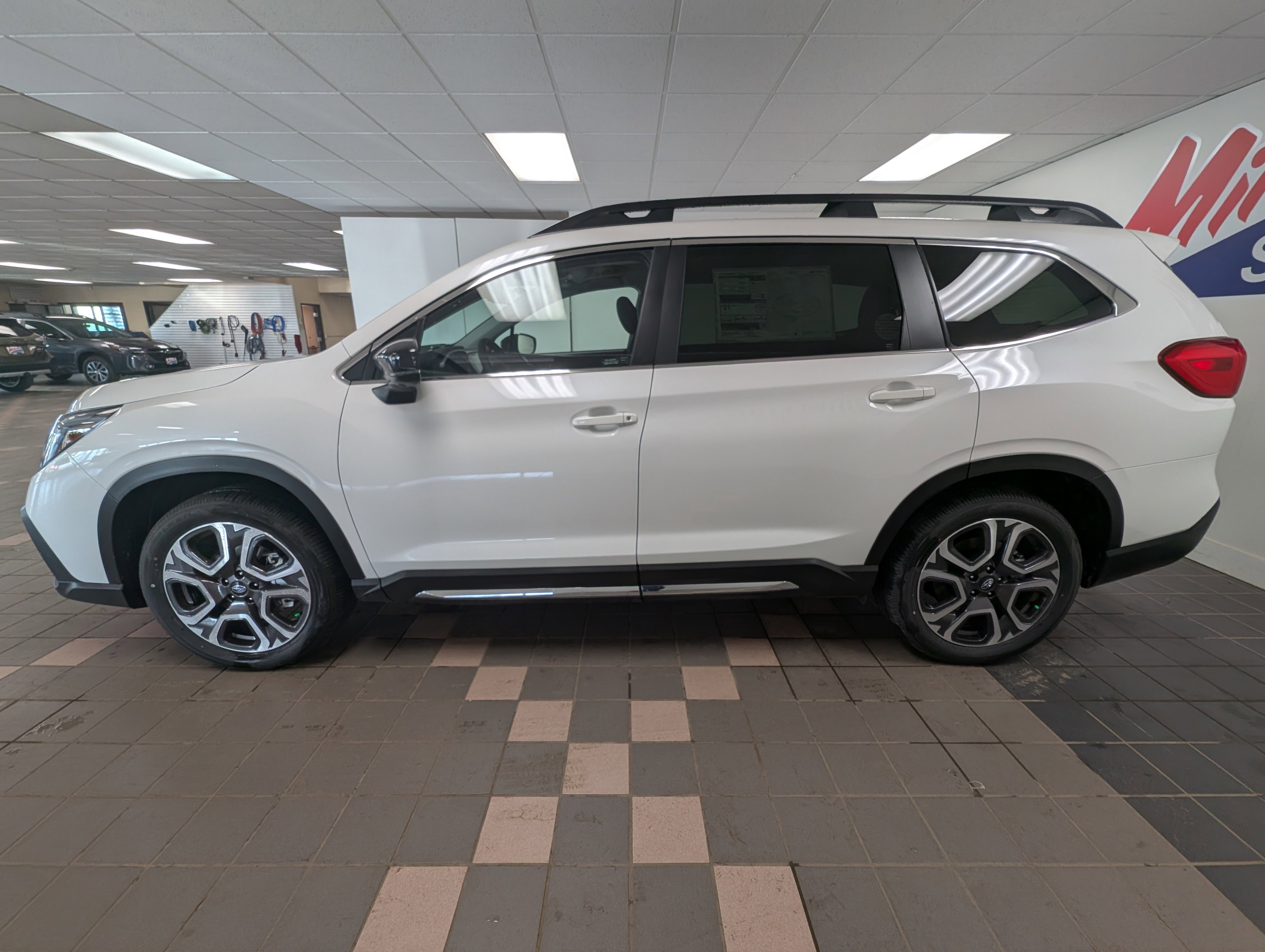2025 Subaru Ascent Limited photo 2