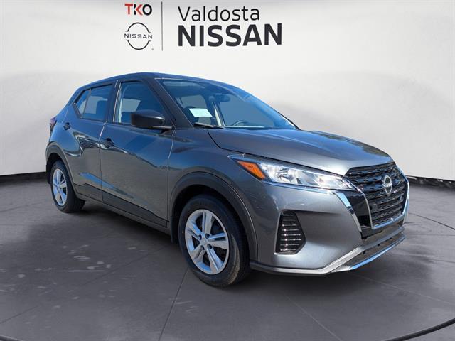 2025 Nissan KICKS PLAY Base's photo