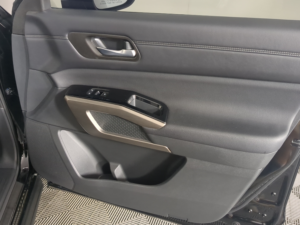 2024 Nissan Pathfinder Platinum photo 19