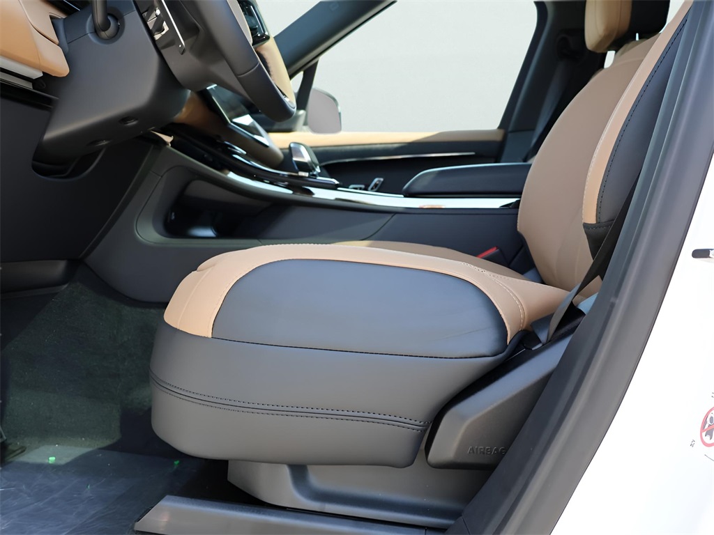 2025 Land Rover Range Rover Sport SE photo 29