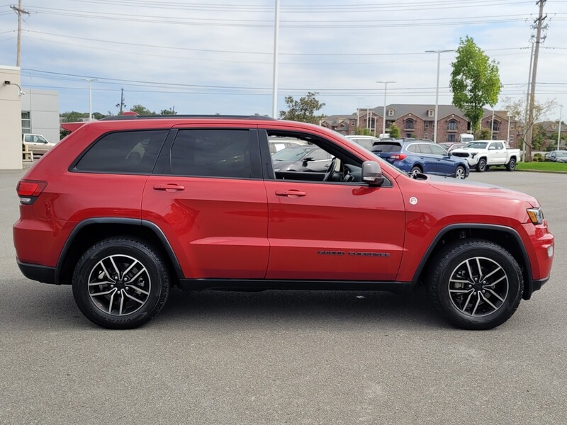 2020 Jeep Grand Cherokee Trailhawk photo 2