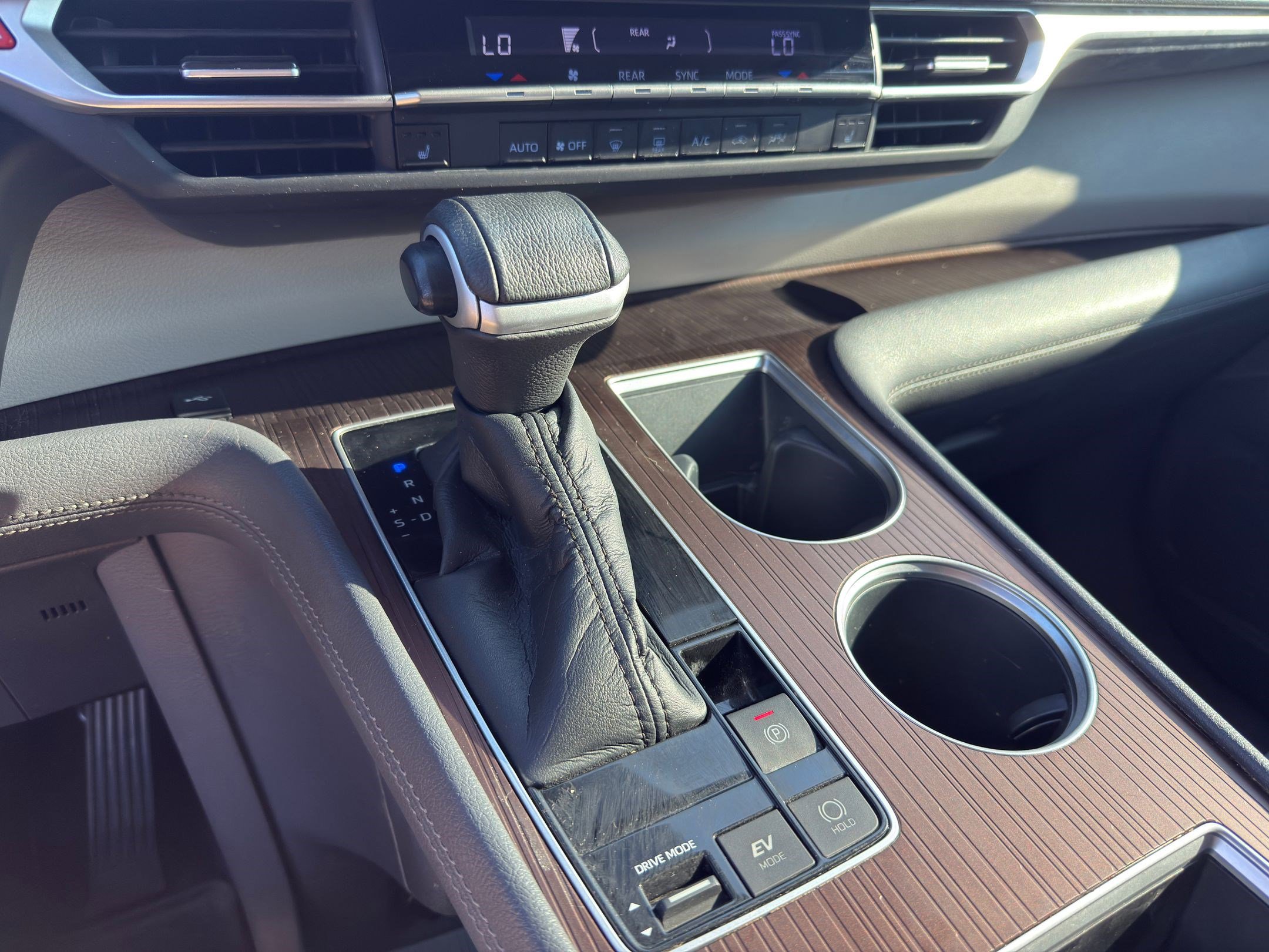 2022 Toyota Sienna XLE photo 17