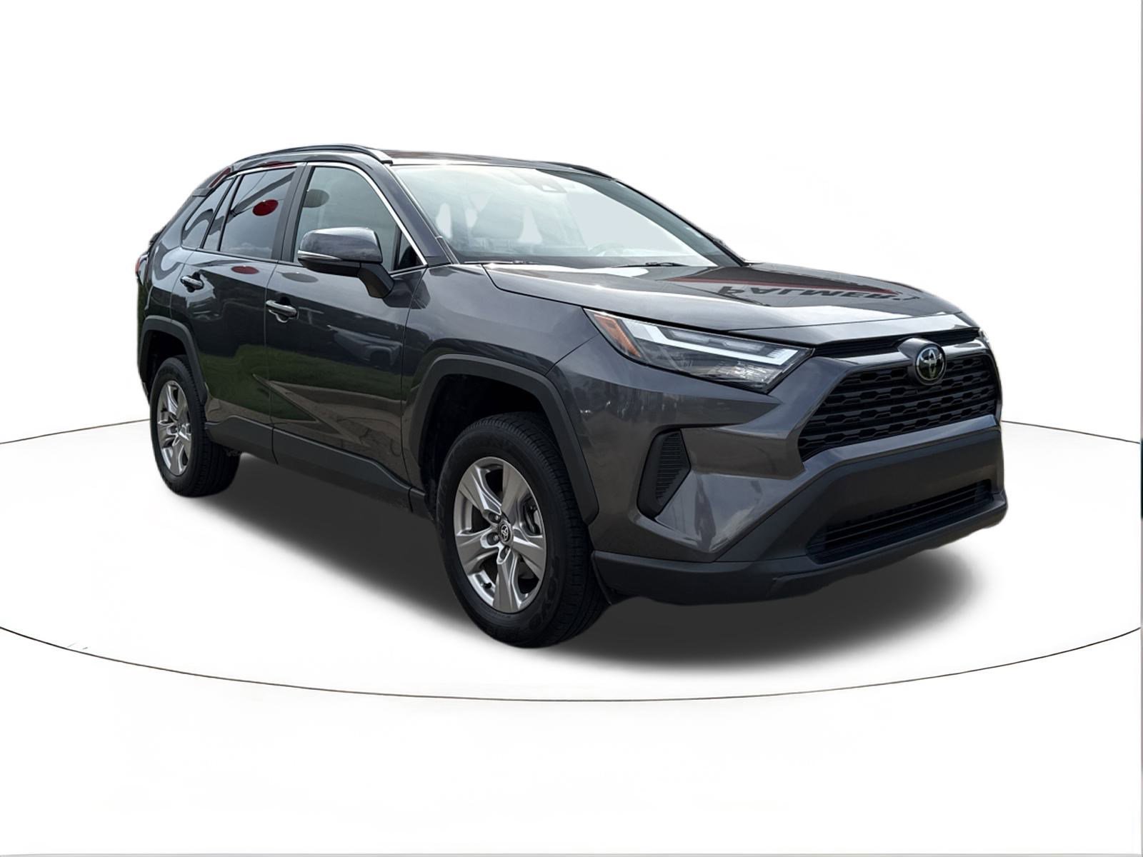2024 Toyota RAV4 XLE's photo