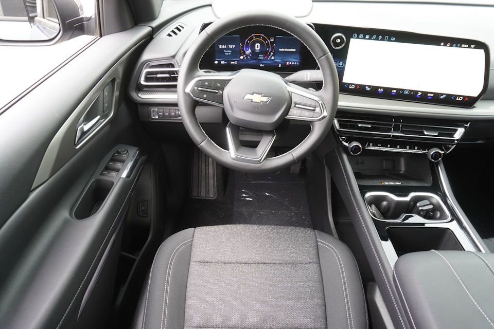 2025 Chevrolet Traverse photo 12