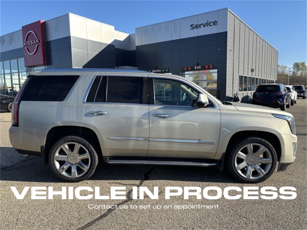 2016 Cadillac Escalade Luxury photo 2