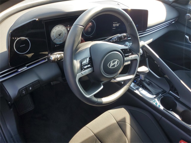 2025 Hyundai Elantra SEL Convenience photo 15