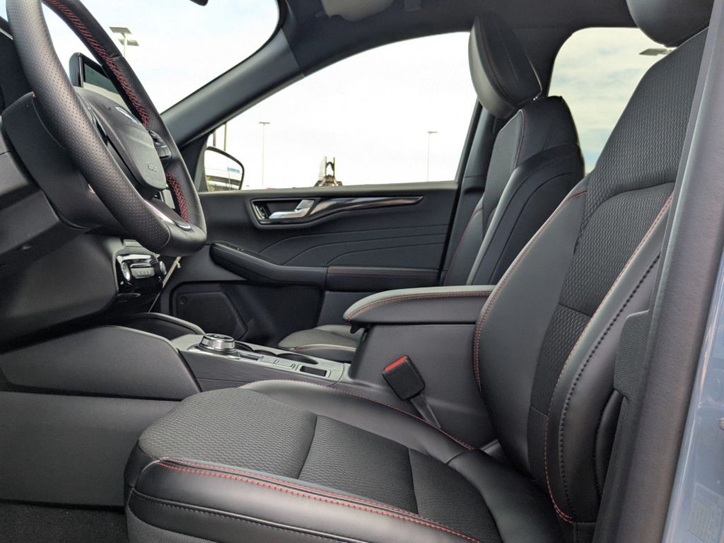 2026 Ford Escape ST-Line photo 18