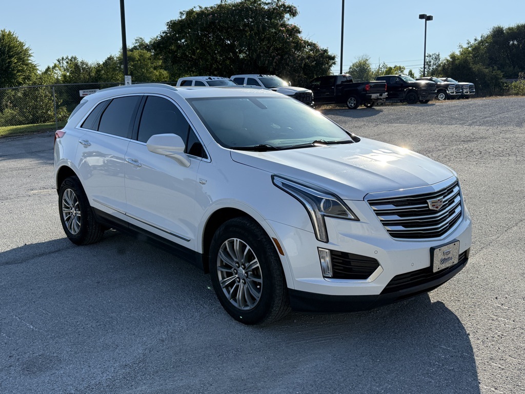 2017 Cadillac XT5 Luxury photo 2