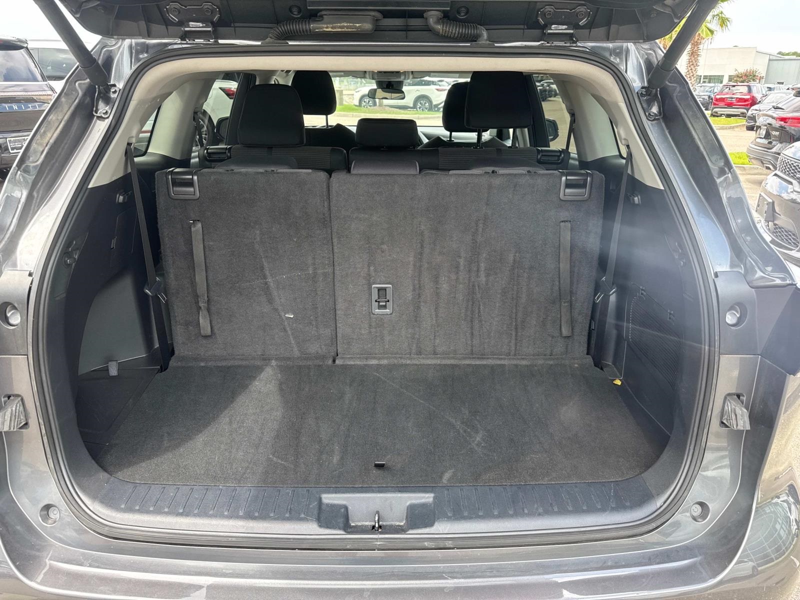 2024 Toyota Highlander LE photo 8