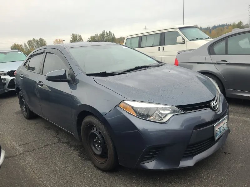 2014 Toyota Corolla LE photo 2