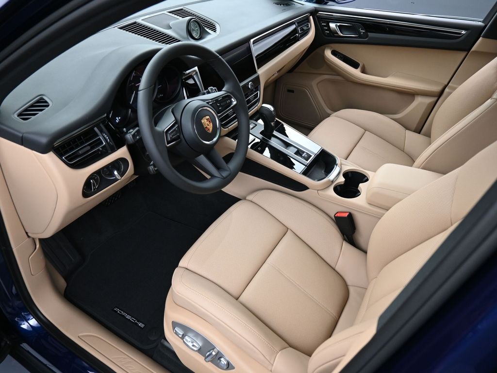 2026 Porsche Macan T photo 3