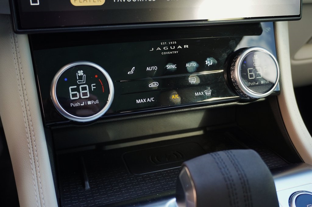 2025 JAGUAR F-PACE - Image 23