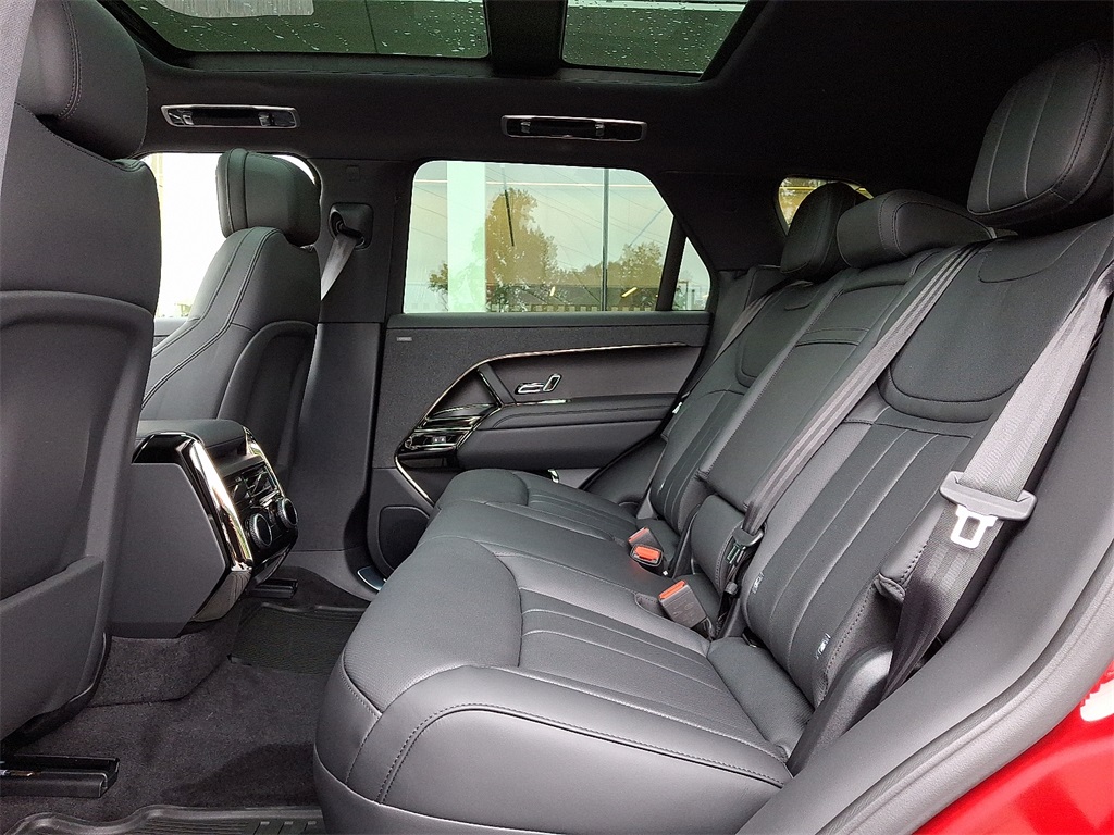 2025 Land Rover Range Rover Sport SE photo 7